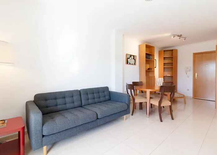 Global Properties, Apartamento De 3 Dormitorios Y Terraza En La Playa De Canet
